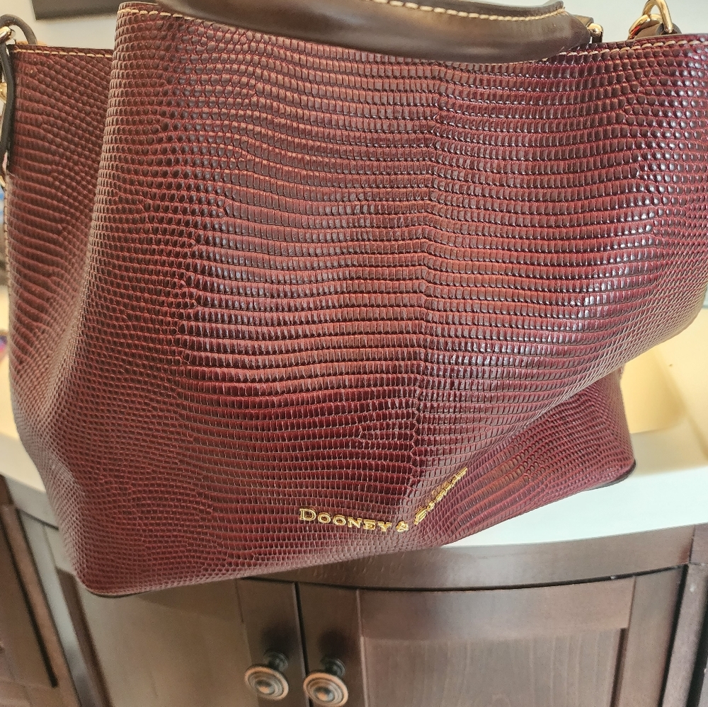 Dooney & Bourke Large Lizard Embossed Barlow wine color